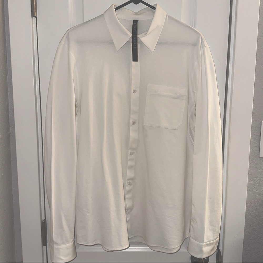 Lululemon New Venture Classic fit long sleeve button down shirt